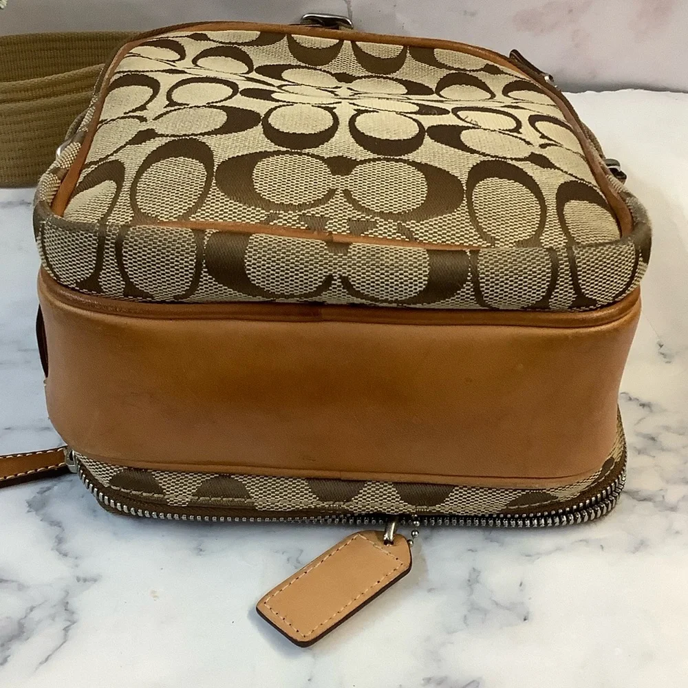 GUC Coach Signature Canvas Shoulder Bag